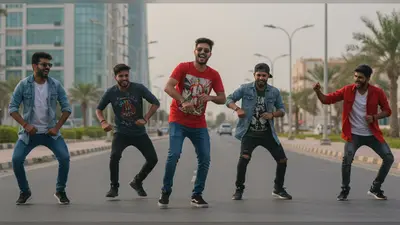 सऊदी अरब में भारतीय लड़कों का भोजपुरी डांस वायरल: सड़क पर थिरकते वीडियो ने मचाई धूम