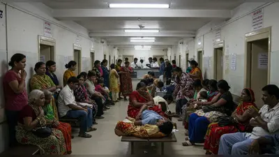 अलीगढ़ AMU में डॉक्टरों की हड़ताल से मचा हाहाकार: दर्द से तड़पते रहे मरीज, तीमारदार गिड़गिड़ाते रहे, इलाज के बिना लौटे सैकड़ों लोग