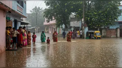 यूपी में बारिश का कहर: 12वीं तक के सभी स्कूल बंद, DM का नया आदेश जारी; बाढ़ से बिगड़े हालात, जनता परेशान