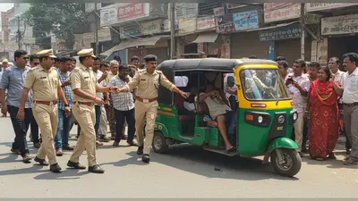 यूपी में दिनदहाड़े सनसनीखेज वारदात: दिव्यांग ई-ऑटो चालक की गला रेतकर हत्या, पुलिस ने मौके से पकड़ा आरोपी