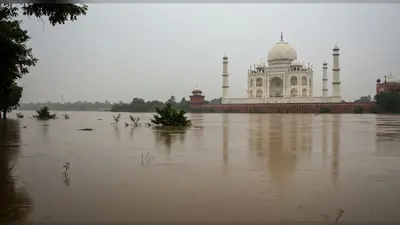यमुना का जलस्तर खतरे के निशान से ऊपर, ताजमहल के पीछे का पार्क डूबा: यूपी में फिर बाढ़ का अलर्ट
