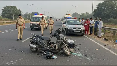 हापुड़ में भयानक हादसा: हाईवे पर बेकाबू कार ने स्कूटी सवार तीन लोगों को रौंदा, मौके पर मौत