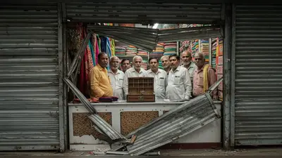 यूपी के शिवाजी मार्केट में फिर 8 लाख की चोरी: शटर टूटा, गल्ला खाली, व्यापारियों में भारी गुस्सा