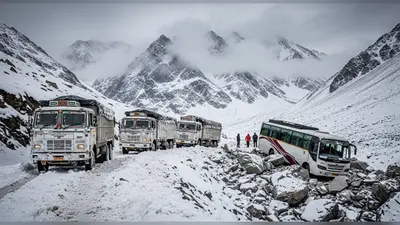 लाहौल-स्पीति में बर्फबारी, 3 ट्रक फंसे:7 सितंबर तक स्कूल-कॉलेज बंद, प्राइवेट बस पर चट्टानें गिरने से 2 महिलाओं की मौत