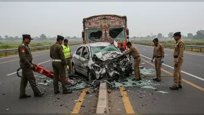 पूर्वांचल एक्सप्रेसवे पर दिल दहला देने वाला हादसा: ट्रक में घुसी कार, तीन लोगों की मौत, निकालने पड़े शव काट कर