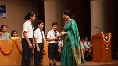 मुरादाबाद में अनोखा सम्मान: गुरुओं ने छात्रों को कहा ‘थैंक्यू’, वायरल हुई भावुक कर देने वाली तस्वीरें