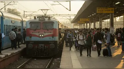 UPSSSC PET 2025 परीक्षाार्थियों के लिए बड़ी राहत! रेलवे चलाएगा चार विशेष ट्रेनें, समय सारिणी जारी