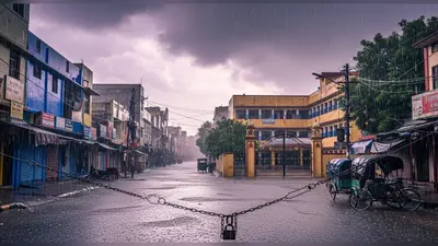 यूपी में भारी बारिश का रेड अलर्ट: 8वीं तक के सभी स्कूल बंद, जिलाधिकारी का आदेश जारी!
