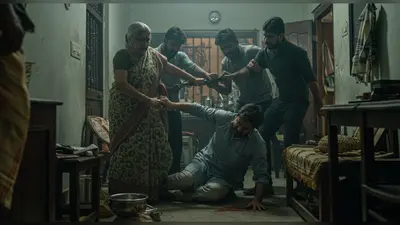 अतरौली: घर में घुसकर डॉक्टर और मां की बेरहमी से पिटाई, वीडियो वायरल, चार पर FIR