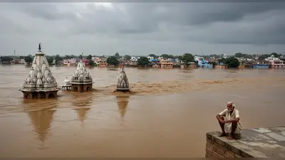 मथुरा में भीषण बाढ़: यमुना के विकराल रूप से डूबे घाट, काॅलोनियां बनीं तालाब, 36 गांव टापू; बर्बादी देख किसान को हार्ट अटैक