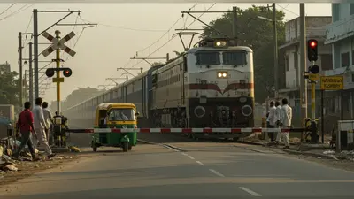 कानपुर: रेलवे फाटक छूते ही बजा सायरन, फौरन रुकी मालगाड़ी – जानें क्या थी यह अनोखी सुरक्षा!