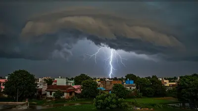यूपी के 22 जिलों में कल से बदलेगा मौसम का मिजाज, भारी बारिश और बिजली गिरने का अलर्ट जारी