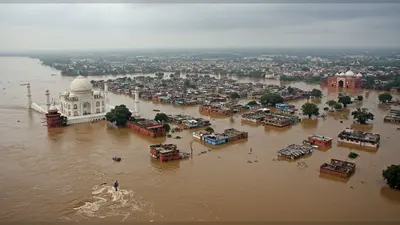 आगरा में यमुना का हाहाकार: ताज महल पानी से घिरा, 50 कॉलोनियां डूबीं, एक लाख से अधिक लोग बाढ़ से घिरे