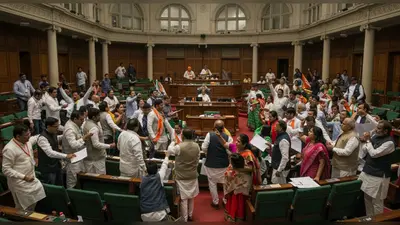 लखनऊ नगर निगम में भारी हंगामा: भाजपा पार्षदों ने महापौर की अनदेखी कर सदन दो बार कराया स्थगित