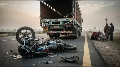 संभल में दिल दहला देने वाला हादसा: मुरादाबाद-आगरा हाईवे पर खड़े ट्रक से टकराई बाइक, तीन किशोरों की मौत से परिजनों में हाहाकार