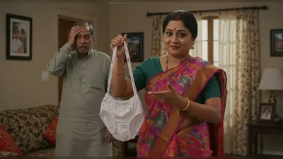 मार्केट में आया ‘नया’ झोला: आंटी ने अंकल की अंडरवियर से बनाया ‘फैशन स्टेटमेंट’, वीडियो वायरल!