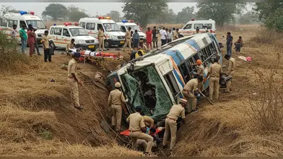 लखनऊ में दर्दनाक हादसा: अनियंत्रित रोडवेज बस खंती में पलटी, पांच की मौत; कई फंसे होने की आशंका
