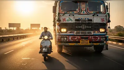 यमराज छुट्टी पर: हाईवे पर स्कूटर सवार के सामने आया ट्रक, फिर हुआ चमत्कार!