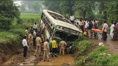 दर्दनाक हादसा: लखनऊ में तेज़ रफ़्तार रोडवेज बस गड्ढे में गिरी, 5 यात्रियों की मौत, 19 घायल