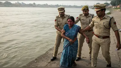 यूपी: पति की मौत के बाद बच्चों का छिन गया सहारा, यमुना में कूदने जा रही महिला की पुलिस ने बचाई जान
