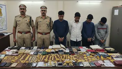 संभल में पुलिस को बड़ी सफलता: लूट और चोरी के पांच आरोपी गिरफ्तार, कई वारदातों का हुआ खुलासा