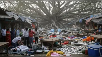 लखनऊ: मछली मंडी में भयंकर हादसा, विशालकाय पीपल का पेड़ गिरने से एक की मौत, चार घायल