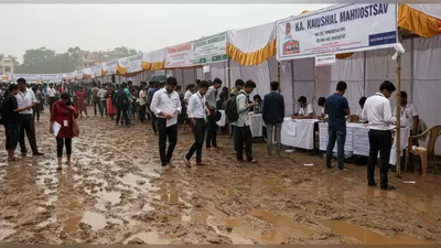 25 हज़ार युवाओं के नौकरी के सपने पर फिरा पानी: लखनऊ कौशल महोत्सव में बारिश ने बिगाड़ा खेल, प्लेसमेंट काउंटर में भरा कीचड़