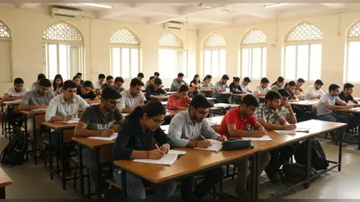 यूपी की राज्यपाल का बड़ा निर्देश: उच्च शिक्षा संस्थानों में 75% उपस्थिति अब अनिवार्य, छात्रों के विकास और बेहतर शिक्षा पर जोर