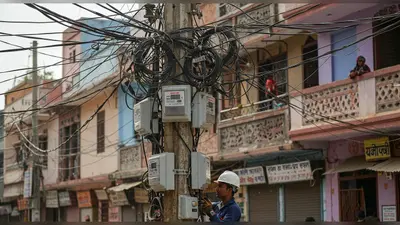 50% से अधिक बिजली चोरी वाले फीडर पर अब स्मार्ट मीटर अनिवार्य: यूपी ऊर्जा मंत्री का कड़ा निर्देश