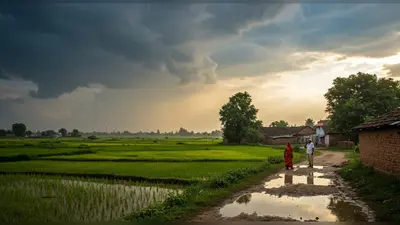 यूपी में मौसम का अचानक मिजाज बदला: भारी बारिश अब कुछ ही जिलों तक सीमित, जानें आगे क्या होगा?