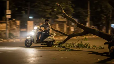 लखनऊ: लूट का विरोध किया तो स्कूटी पर मारी लात, युवक की डाली से टकराकर मौत; हत्या का मुकदमा दर्ज