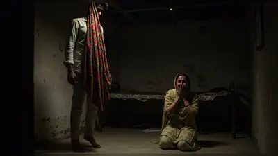 मुरादाबाद: प्रेमिका को देर रात घर बुलाया, झगड़े के बाद प्रेमी ने दुपट्टे से लगाई फांसी
