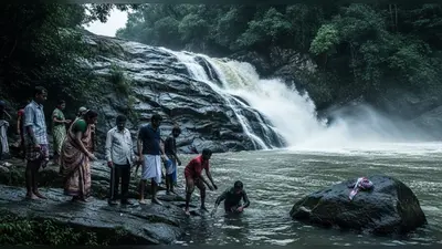 सोनभद्र: मुक्खा फॉल में तीन डूबे, 18 घंटे बाद भी कोई सुराग नहीं – दो पिकनिक मनाने आए थे