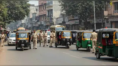 एमजी रोड पर बेअसर प्रतिबंध: ई-रिक्शा और ऑटो की मनमानी जारी, 25 जब्त