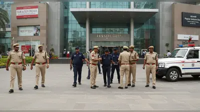 लखनऊ मॉल फायरिंग: पुलिस की बड़ी कार्रवाई, 6 सुरक्षाकर्मी गिरफ्तार, जानें पूरा मामला