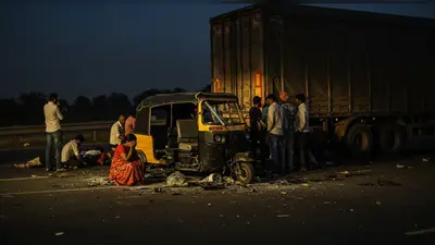 दाह संस्कार से लौटते परिवार पर कहर: खड़े ट्रेलर से टकराया ऑटो, 3 माह की बच्ची की दर्दनाक मौत, 6 घायल