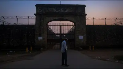 आजम खान की 23 महीने बाद रिहाई ऐन वक्त पर अटकी: जुर्माने का भुगतान न होने से टली रिहाई, बेटा सुबह से जेल के बाहर इंतजार में