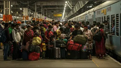 त्योहारों से पहले यूपी में बढ़ी मुश्किल: ट्रेनों में ‘नो रूम’, यात्रियों के लिए बचा सिर्फ ये रास्ता