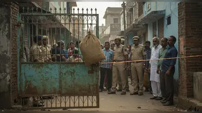 आजमगढ़: मासूम बच्चे का शव बोरे में बंद, गेट पर टांगा मिला; इलाके में दहशत का माहौल