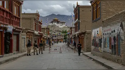 लद्दाख हिंसा, घायलों में कुछ नेपाली-कश्मीरी:वांगचुक बोले- मुझे जेल भेजने की तैयारी हो रही; लेह में तीसरे दिन कर्फ्यू, स्कूल-कॉलेज 2 दिन तक बंद