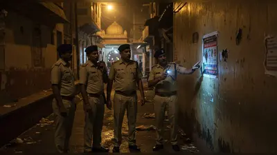 मथुरा में ‘आई लव मोहम्मद’ पोस्टर विवाद गहराया: आधी रात को हुई इस हरकत से पुलिस भी रह गई हैरान