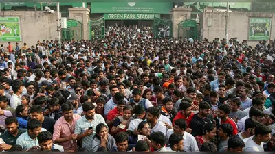 कानपुर में क्रिकेट का बुखार: ग्रीनपार्क में मैच देखने के लिए उमड़ी भीड़, टीवी से ज्यादा मैदान का रोमांच!