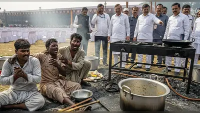 सीएम के कार्यक्रम में बड़ा हादसा: लंच बनाते समय लगी आग, 3 कारीगर झुलसे, घटना छिपाने में जुटे रहे अधिकारी!