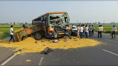 अमरोहा में भीषण हादसा: रोडवेज बस ने धान लदे ट्रैक्टर को मारी टक्कर, बस चालक की मौत, आठ घायल, पीछे से आ रही कार भी घुसी