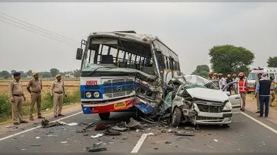 यूपी: पूर्णागिरि जा रहे श्रद्धालुओं की कार और रोडवेज बस में भीषण टक्कर, एक की मौत, तीन घायल