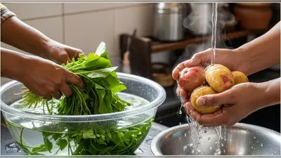 यूपी में मिलावट से बचाव का वायरल तरीका: रंगे आलू को गुनगुने पानी से धोएं, हरी सब्जियों को नमक के घोल में!