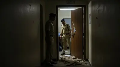 आईआईटी कानपुर में बीटेक छात्र ने फांसी लगाकर दी जान, पुलिस ने दरवाजा तोड़कर निकाला शव
