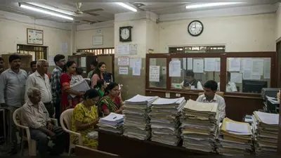 आगरा में हद पार हीलाहवाली! जन्म-मृत्यु प्रमाणपत्रों के आवेदनों में जानबूझकर देरी, चारों जोनल अधिकारियों से मांगा कड़ा जवाब