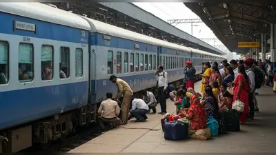 कानपुर में अवध एक्सप्रेस का सफर अटका: एसी कोच की स्प्रिंग टूटने से साढ़े तीन घंटे खड़ी रही ट्रेन