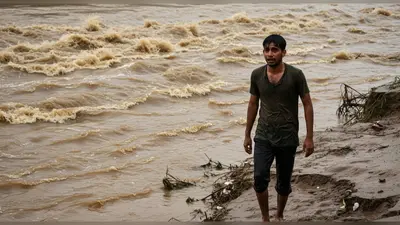 यमुना की उफनती लहरों में दोस्तों की ‘मौत की शर्त’: एक डूबा, दूसरा बचा